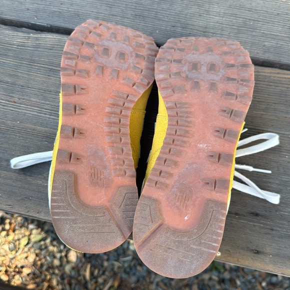 Gently used new balance shoes, 574 size 10 - Picture 4 of 6